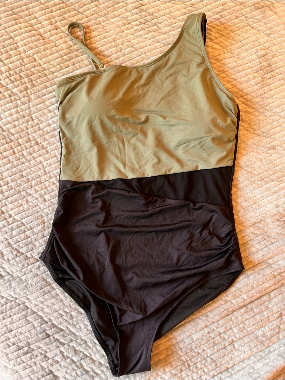 One-Shoulder Colorblock One-Piece Swimsuit in Olive and Black
